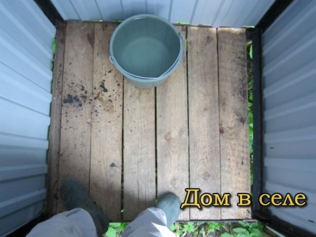 Пол в летнем душе